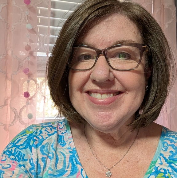 Meet your Posher, Laurie - Picture 3 of 8